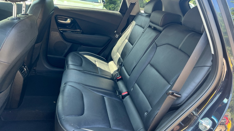 Kia E-Niro 150kW First Edition 64kWh 5dr Auto Electric Estate - Image 24