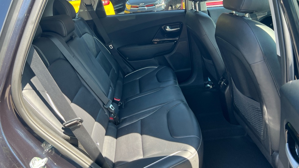 Kia E-Niro 150kW First Edition 64kWh 5dr Auto Electric Estate - Image 25