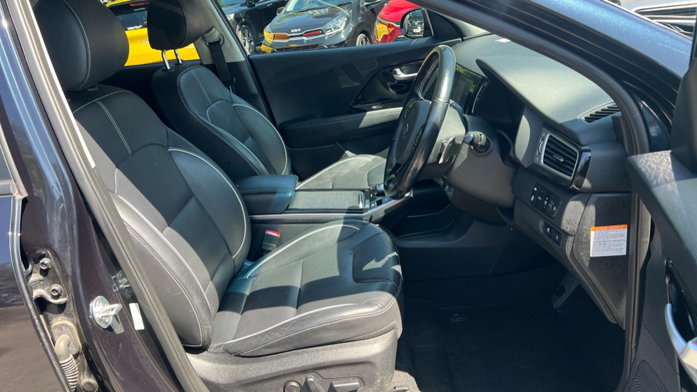 Kia E-Niro 150kW First Edition 64kWh 5dr Auto Electric Estate - Image 26