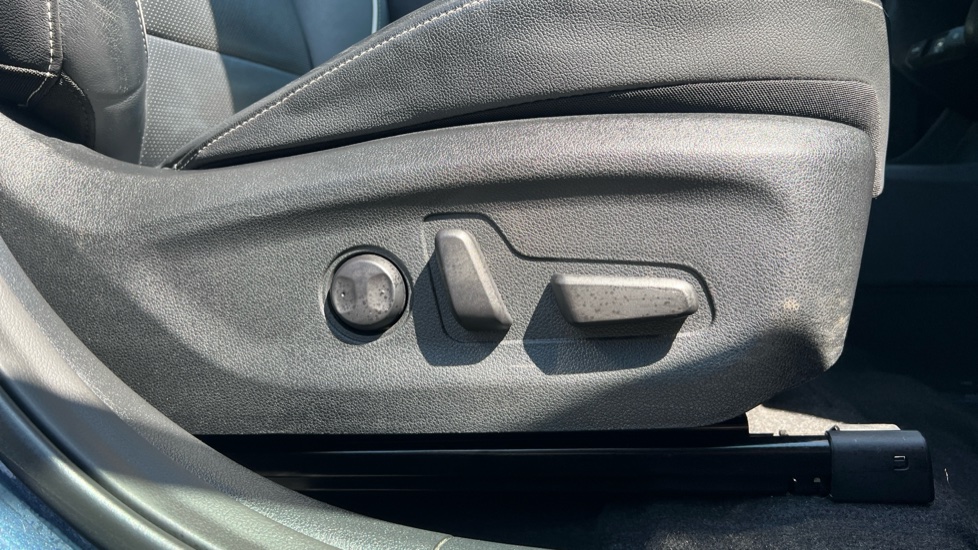 Kia E-Niro 150kW First Edition 64kWh 5dr Auto Electric Estate - Image 27