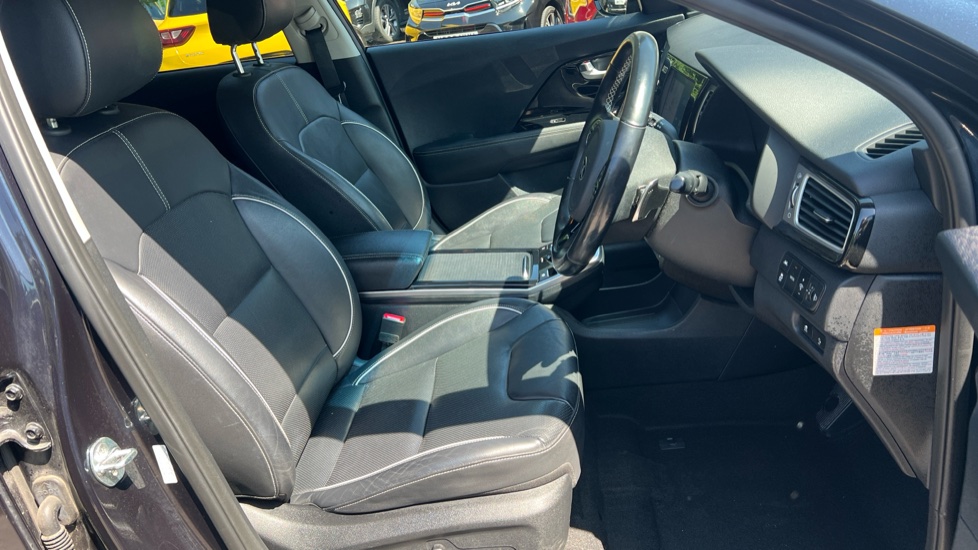 Kia E-Niro 150kW First Edition 64kWh 5dr Auto Electric Estate - Image 28