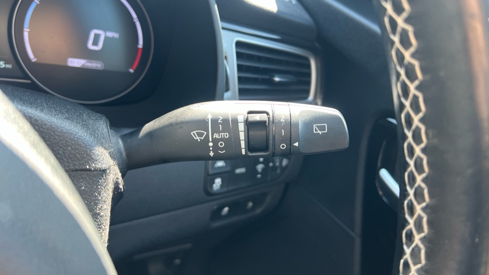 Kia E-Niro 150kW First Edition 64kWh 5dr Auto Electric Estate - Image 32