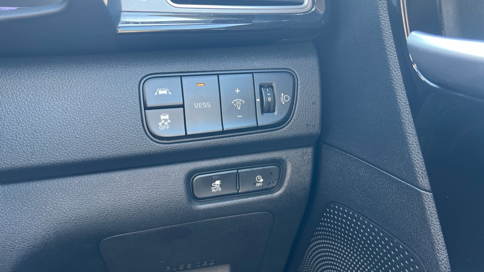 Kia E-Niro 150kW First Edition 64kWh 5dr Auto Electric Estate - Image 33