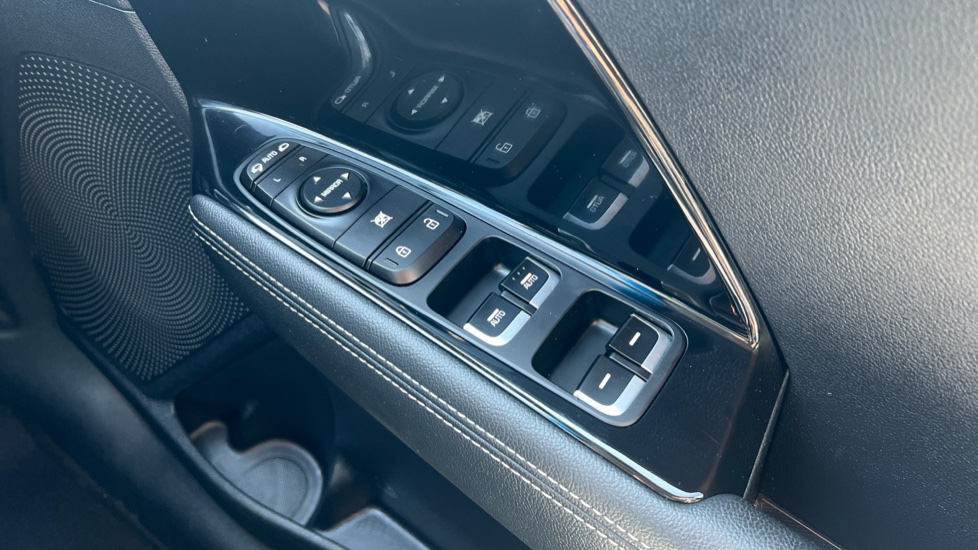 Kia E-Niro 150kW First Edition 64kWh 5dr Auto Electric Estate - Image 34
