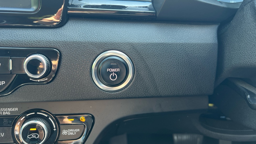 Kia E-Niro 150kW First Edition 64kWh 5dr Auto Electric Estate - Image 35