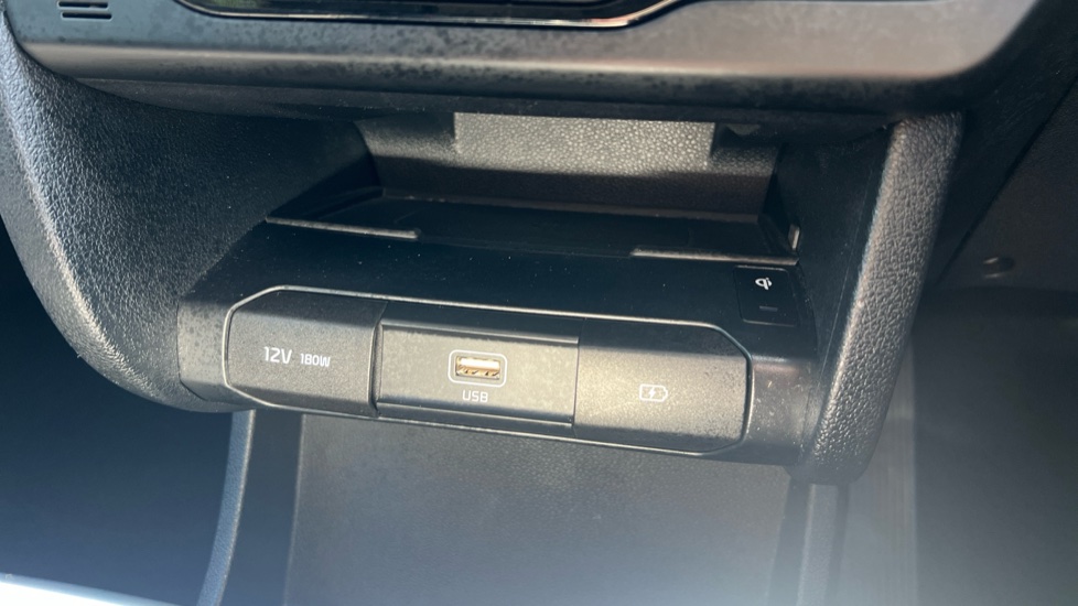 Kia E-Niro 150kW First Edition 64kWh 5dr Auto Electric Estate - Image 39