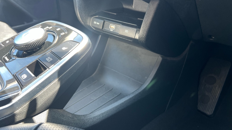 Kia E-Niro 150kW First Edition 64kWh 5dr Auto Electric Estate - Image 40