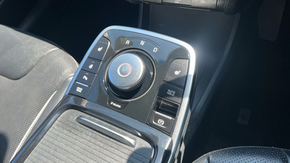 Kia E-Niro 150kW First Edition 64kWh 5dr Auto Electric Estate - Image 41
