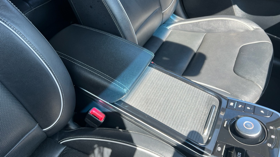 Kia E-Niro 150kW First Edition 64kWh 5dr Auto Electric Estate - Image 43