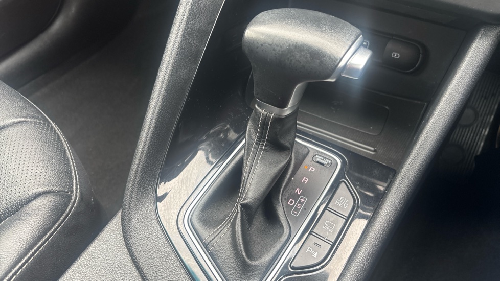 Kia Niro 1.6 GDi PHEV 3 5dr DCT Estate - Image 13
