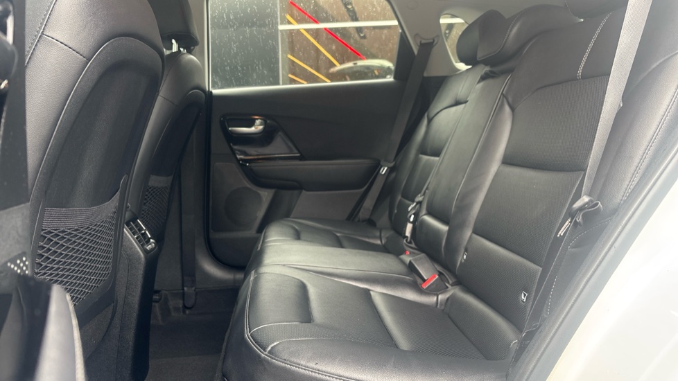 Kia Niro 1.6 GDi PHEV 3 5dr DCT Estate - Image 16