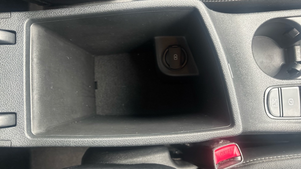 Kia Niro 1.6 GDi PHEV 3 5dr DCT Estate - Image 31