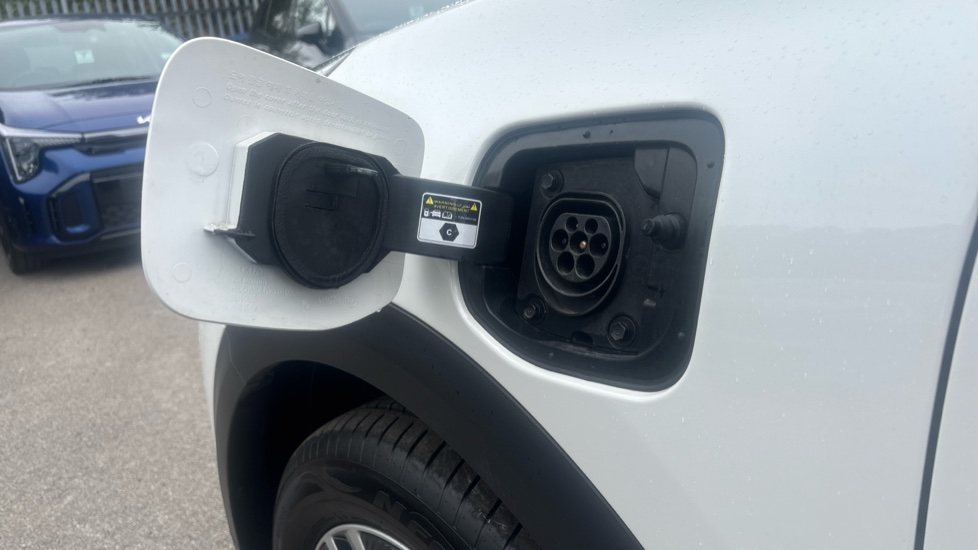 Kia Niro 1.6 GDi PHEV 3 5dr DCT Estate - Image 41