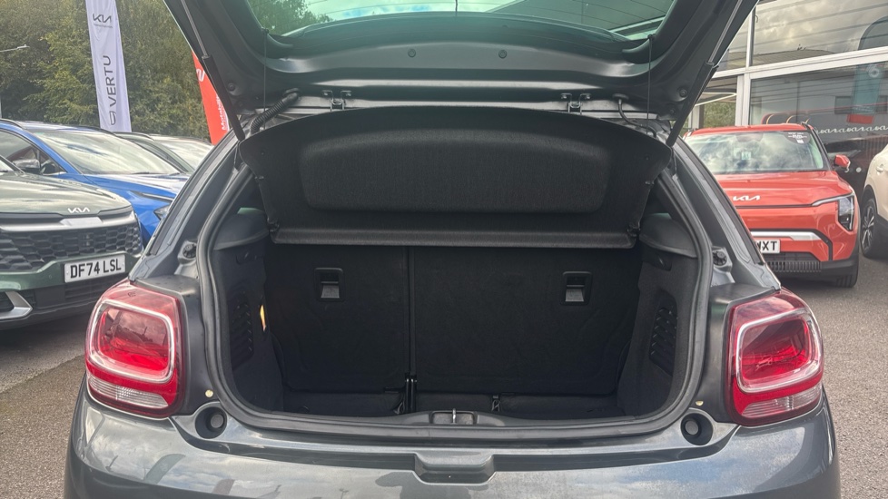 DS 3 1.6 BlueHDi 120 DStyle 3dr Diesel Hatchback - Image 4