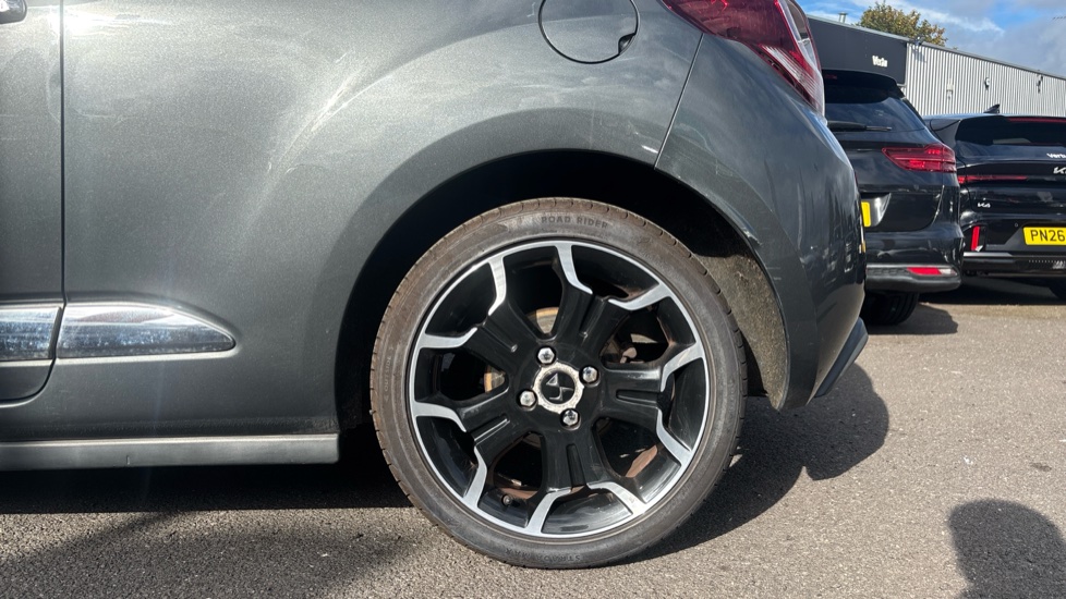 DS 3 1.6 BlueHDi 120 DStyle 3dr Diesel Hatchback - Image 7