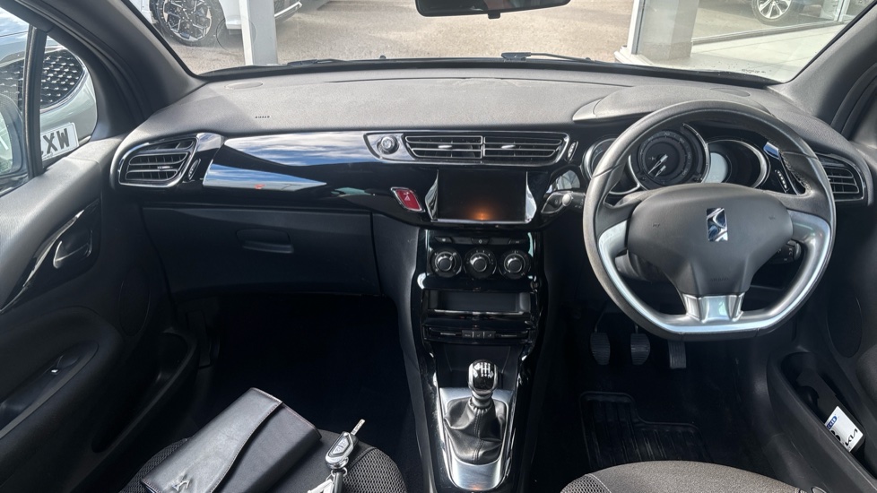 DS 3 1.6 BlueHDi 120 DStyle 3dr Diesel Hatchback - Image 10