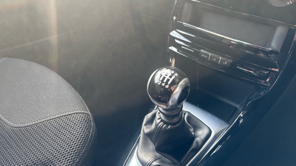 DS 3 1.6 BlueHDi 120 DStyle 3dr Diesel Hatchback - Image 13
