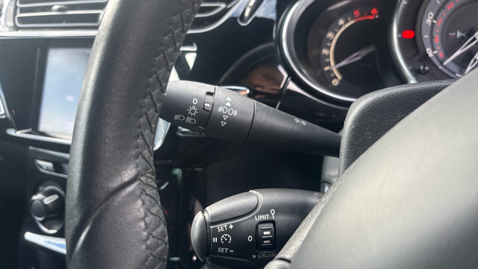 DS 3 1.6 BlueHDi 120 DStyle 3dr Diesel Hatchback - Image 25