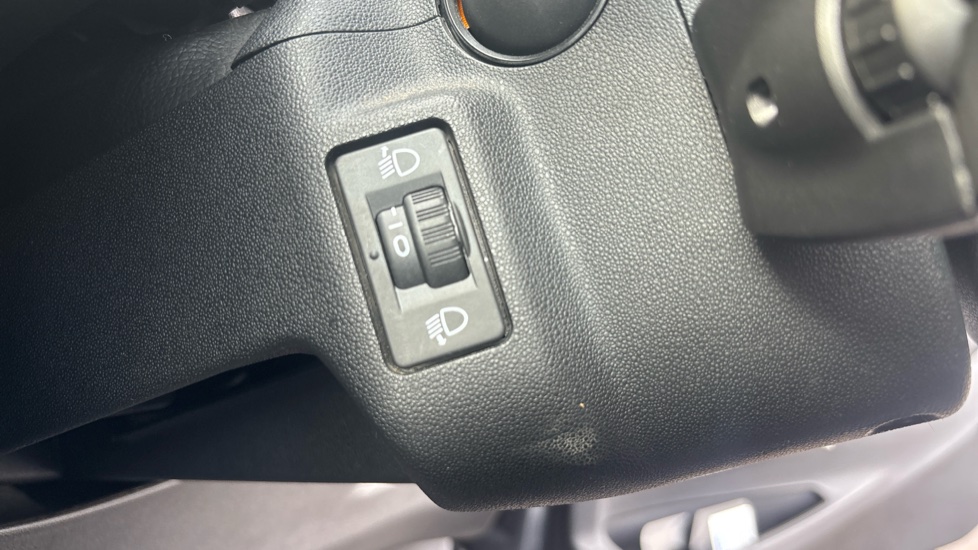 DS 3 1.6 BlueHDi 120 DStyle 3dr Diesel Hatchback - Image 30