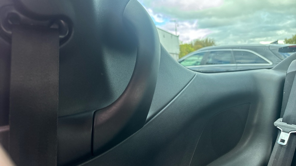 DS 3 1.6 BlueHDi 120 DStyle 3dr Diesel Hatchback - Image 37