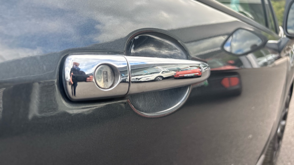 DS 3 1.6 BlueHDi 120 DStyle 3dr Diesel Hatchback - Image 39