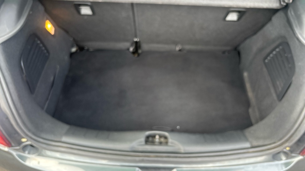 DS 3 1.6 BlueHDi 120 DStyle 3dr Diesel Hatchback - Image 40