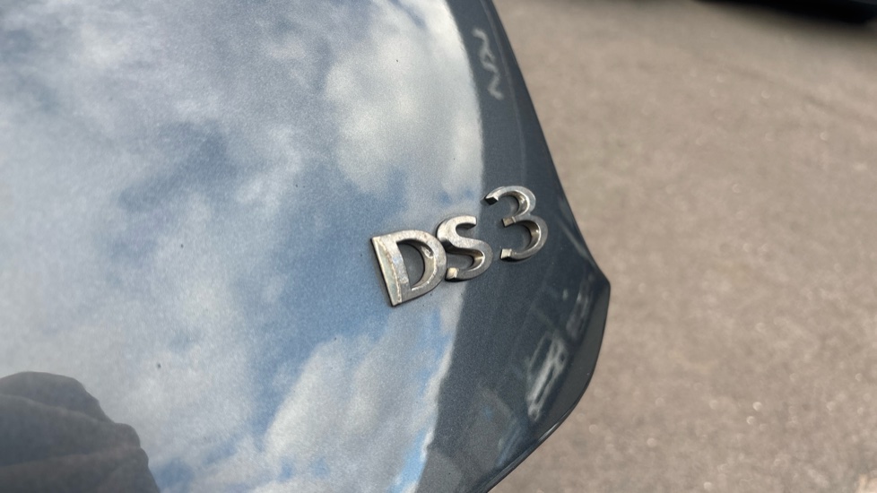 DS 3 1.6 BlueHDi 120 DStyle 3dr Diesel Hatchback - Image 41