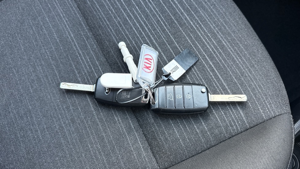 Kia Picanto 1.0 1 5dr Petrol Hatchback - Image 20