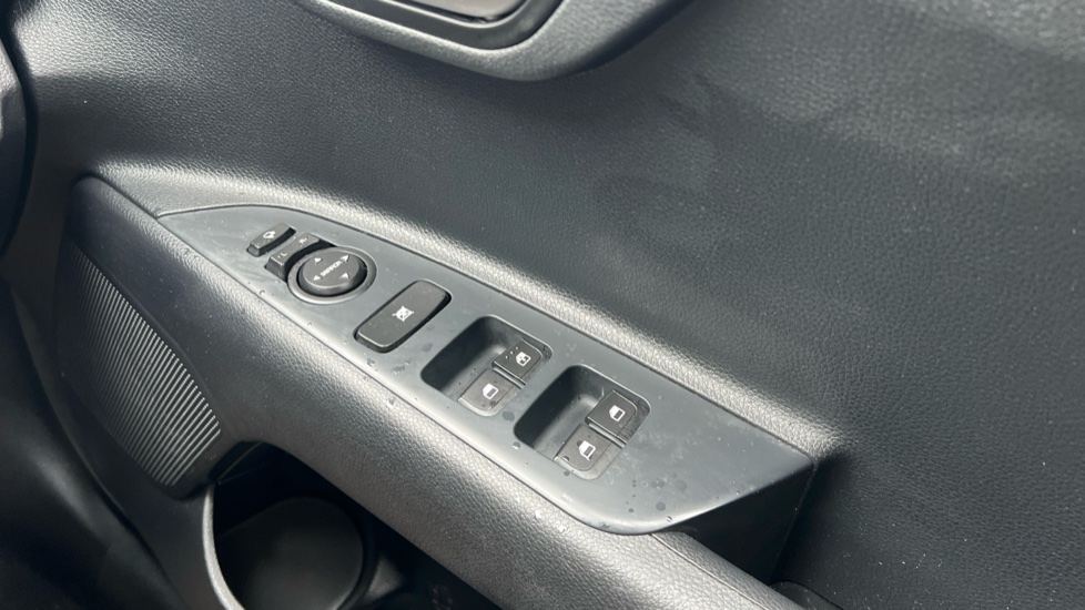 Kia Stonic 1.0T GDi 99 2 5dr Petrol Estate - Image 32