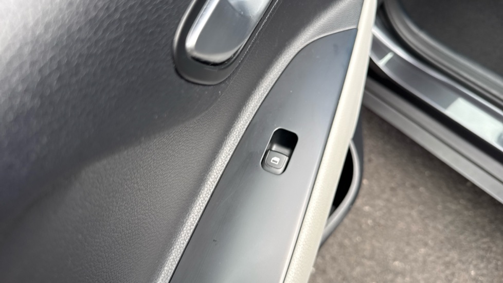Kia Stonic 1.0T GDi 3 5dr Petrol Estate - Image 25