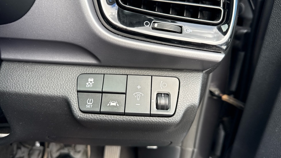 Kia Stonic 1.0T GDi 3 5dr Petrol Estate - Image 29