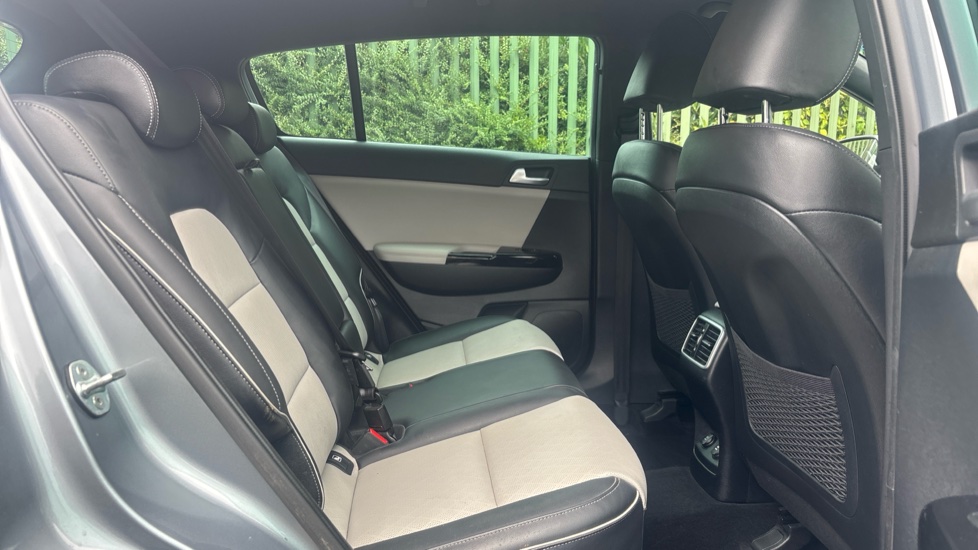Kia Sportage 1.6 CRDi 48V ISG GT-Line 5dr Diesel Estate - Image 16