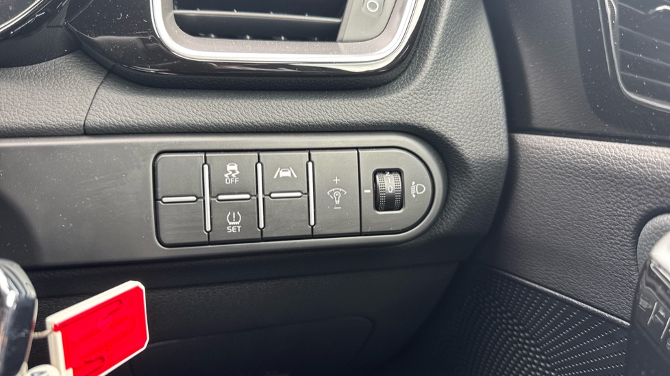 Kia Ceed 1.5T GDi ISG GT-Line 5dr Petrol Hatchback - Image 25
