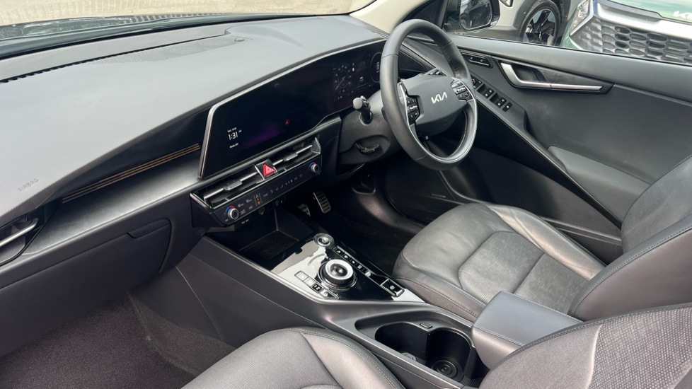Kia Niro 150kW 4 65kWh 5dr Auto Electric Estate - Image 9