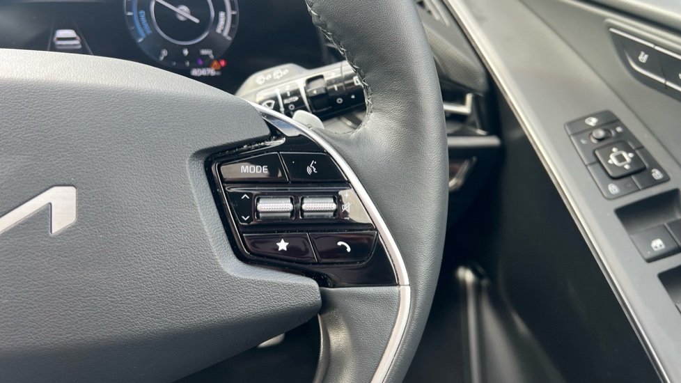 Kia Niro 150kW 4 65kWh 5dr Auto Electric Estate - Image 31