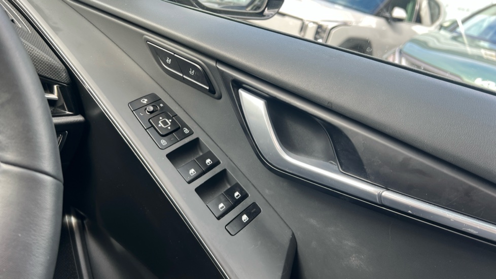 Kia Niro 150kW 4 65kWh 5dr Auto Electric Estate - Image 35