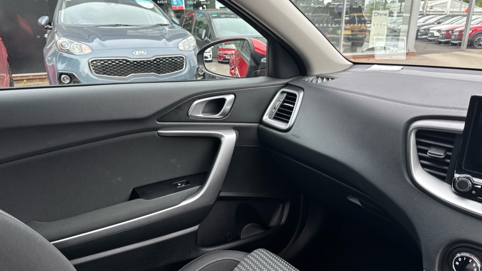 Kia Xceed 1.5T GDi ISG 138 2 5dr Petrol Hatchback - Image 43