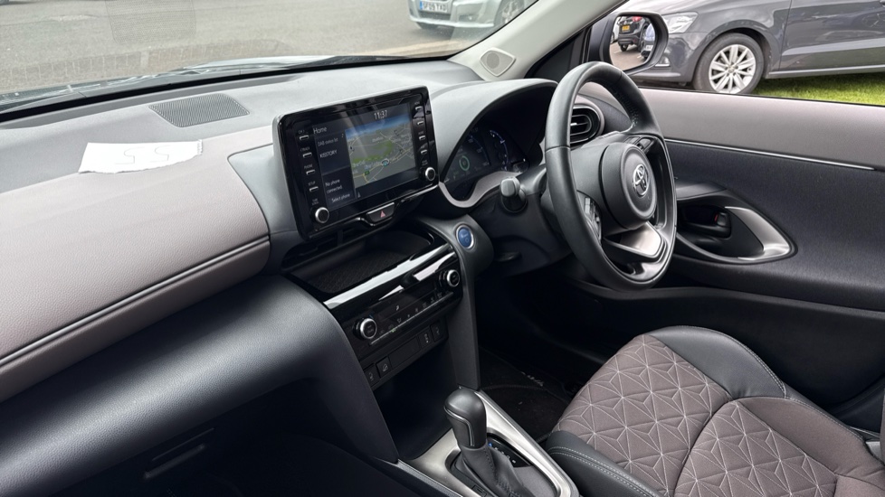 Toyota Yaris Cross 1.5 Hybrid Excel AWD 5dr CVT Hybrid Estate - Image 9