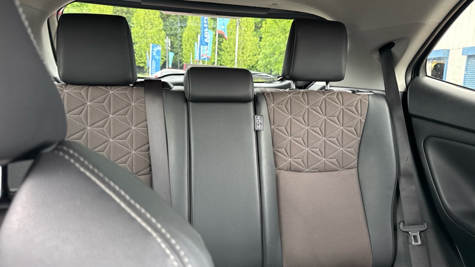 Toyota Yaris Cross 1.5 Hybrid Excel AWD 5dr CVT Hybrid Estate - Image 15