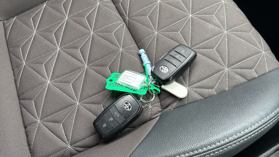 Toyota Yaris Cross 1.5 Hybrid Excel AWD 5dr CVT Hybrid Estate - Image 20