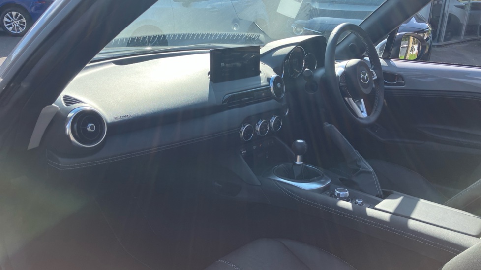 Mazda MX-5 1.5 [132] Exclusive-Line 2dr Petrol Convertible - Image 9