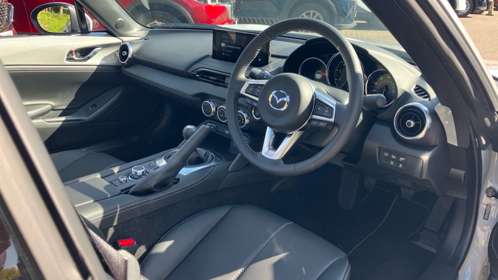 Mazda MX-5 1.5 [132] Exclusive-Line 2dr Petrol Convertible - Image 11