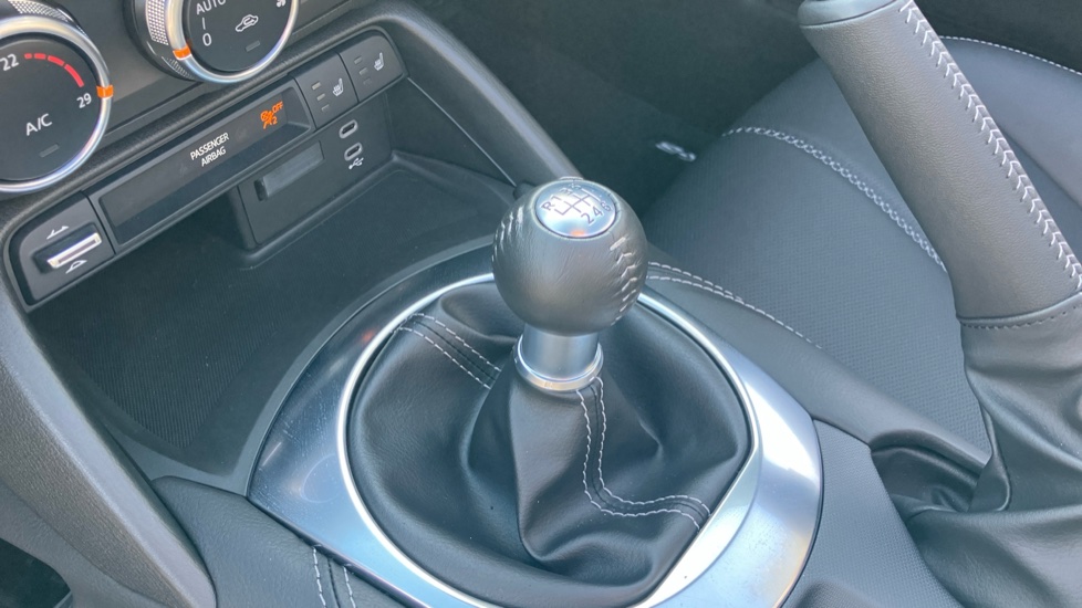 Mazda MX-5 1.5 [132] Exclusive-Line 2dr Petrol Convertible - Image 13