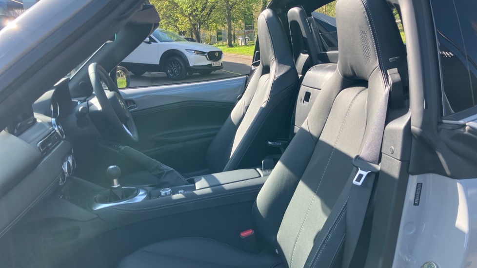 Mazda MX-5 1.5 [132] Exclusive-Line 2dr Petrol Convertible - Image 16