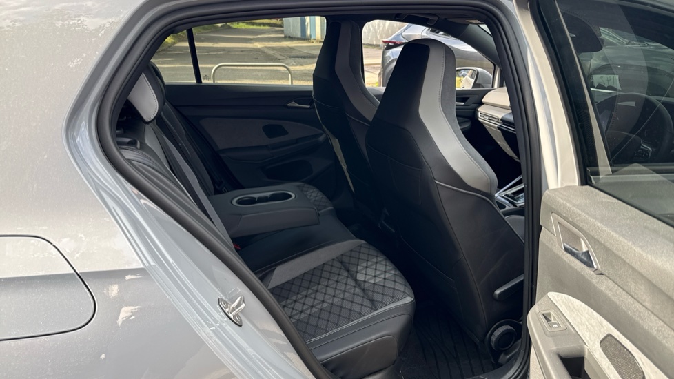 Volkswagen Golf 1.5 eTSI 150 R-Line 5dr DSG Petrol Hatchback - Image 16