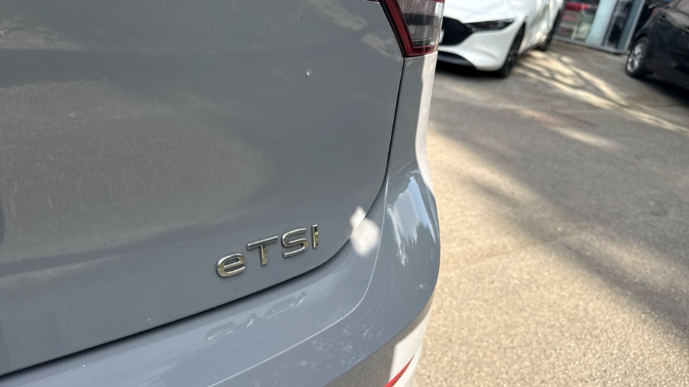 Volkswagen Golf 1.5 eTSI 150 R-Line 5dr DSG Petrol Hatchback - Image 26