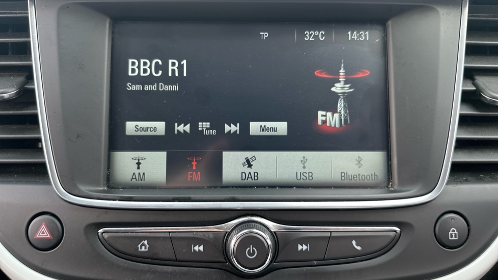Vauxhall Crossland X 1.2 [83] Griffin 5dr [Start Stop] Petrol Hatchback - Image 32