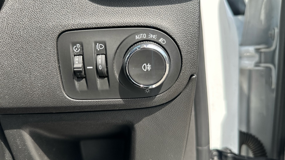 Vauxhall Crossland X 1.2 [83] Griffin 5dr [Start Stop] Petrol Hatchback - Image 43