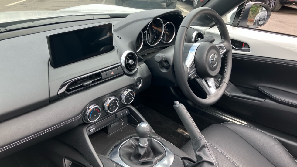 Mazda MX-5 1.5 [132] Exclusive-Line 2dr Petrol Convertible RF - Image 9