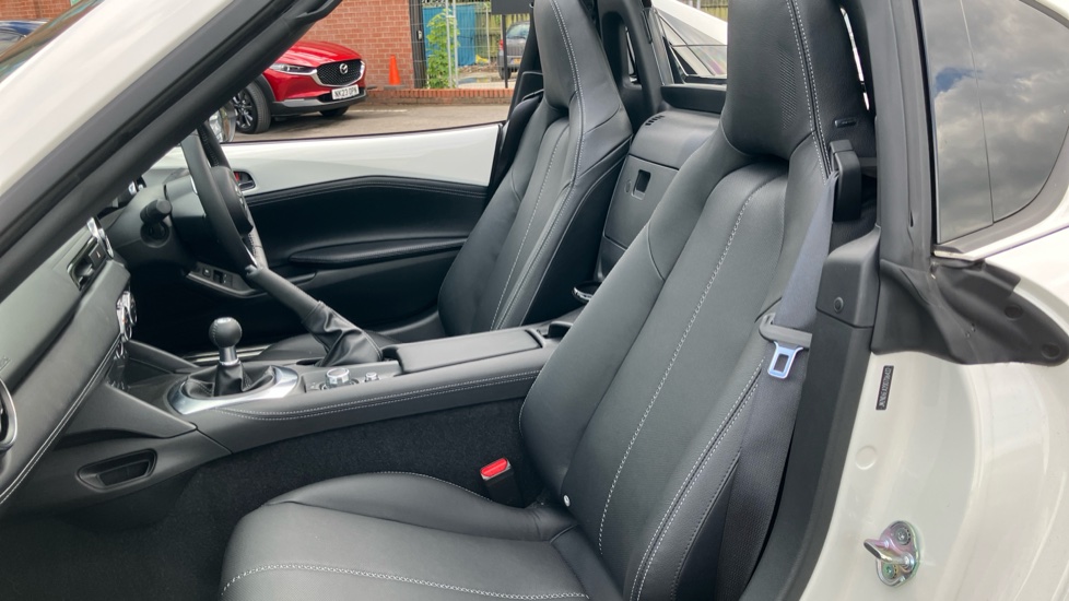 Mazda MX-5 1.5 [132] Exclusive-Line 2dr Petrol Convertible RF - Image 16